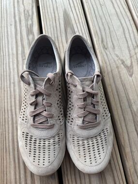 Dansko Taupe Perforated Leather Lace-Up Casual Shoes women’s Eur 41